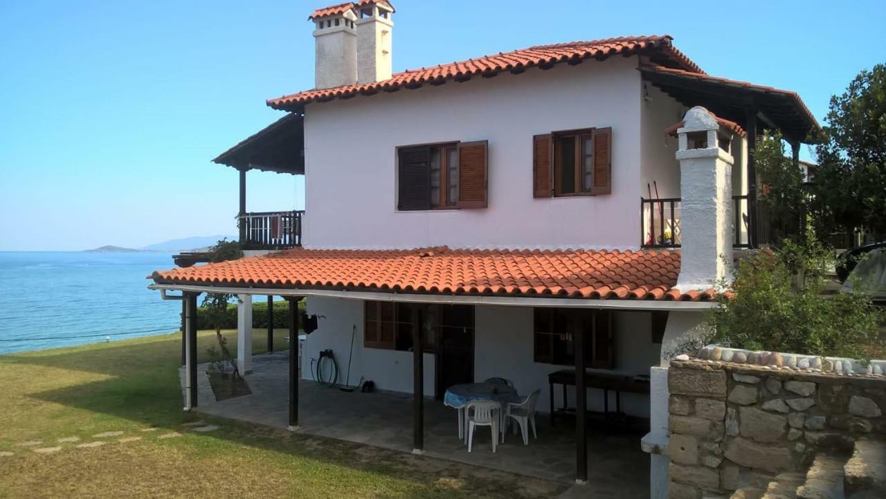 Sangue Blu Beachfront Villa Apartment Agios Nikolaos  Exterior photo